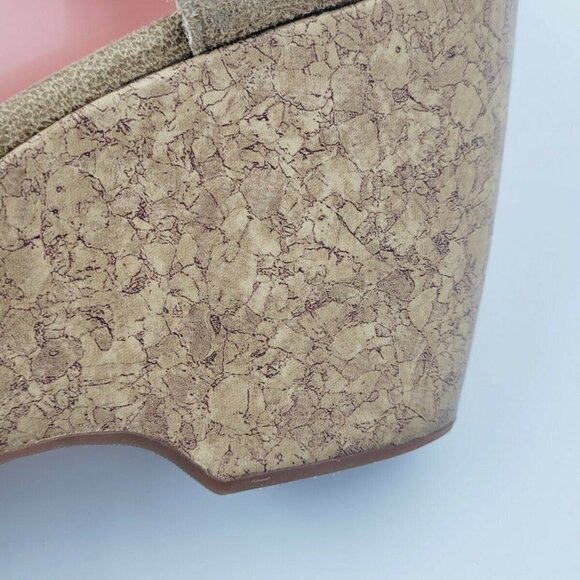 Clarks Tan Suede Open Toe Slingback Cork Wedge Sandal Size 9M - Picture 3 of 9